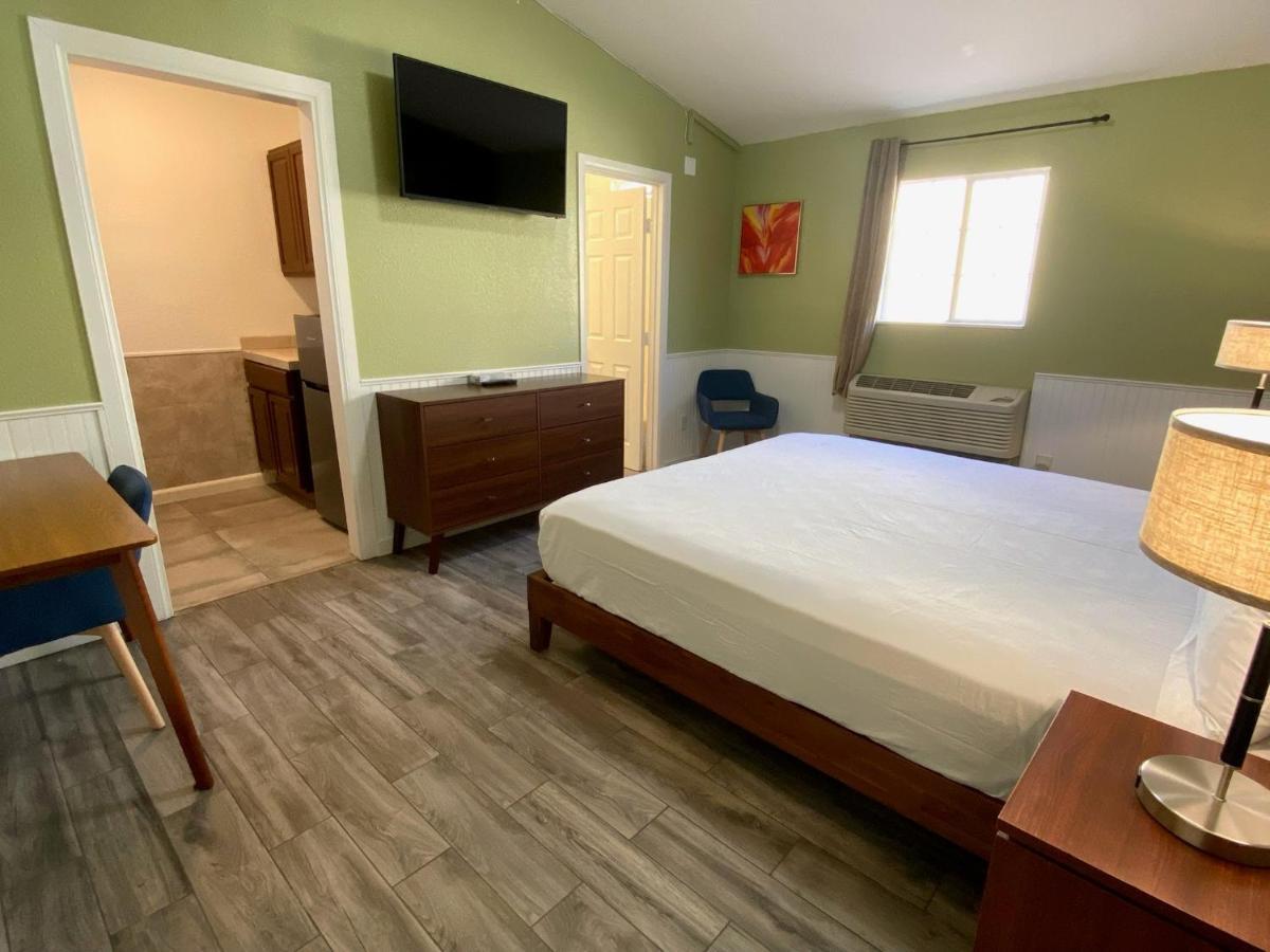 Europa Inn & Suites Desert Hot Springs Kültér fotó