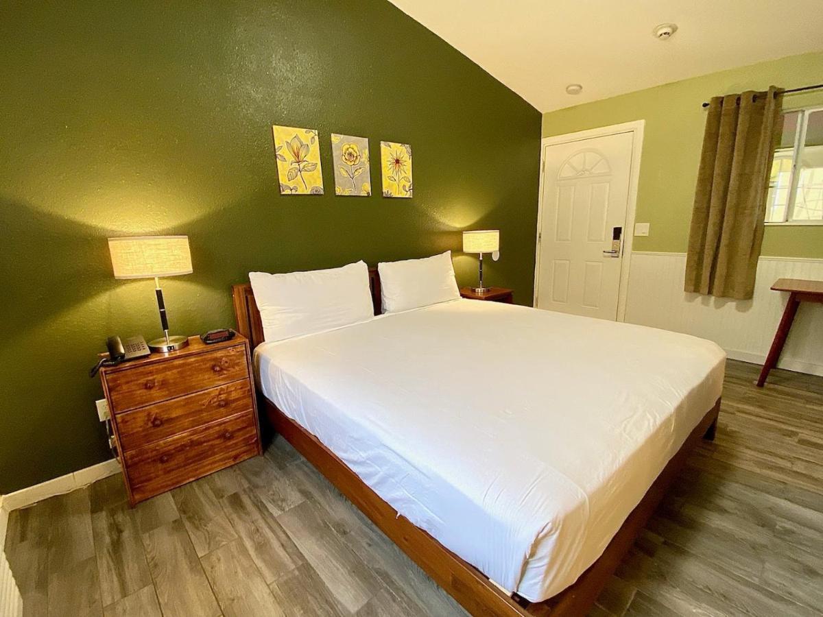 Europa Inn & Suites Desert Hot Springs Kültér fotó